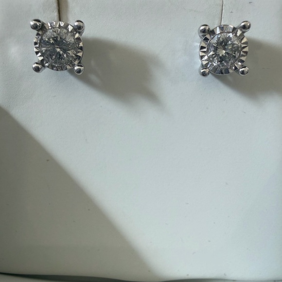 1/3 carat Diamond Studs - Picture 2 of 3